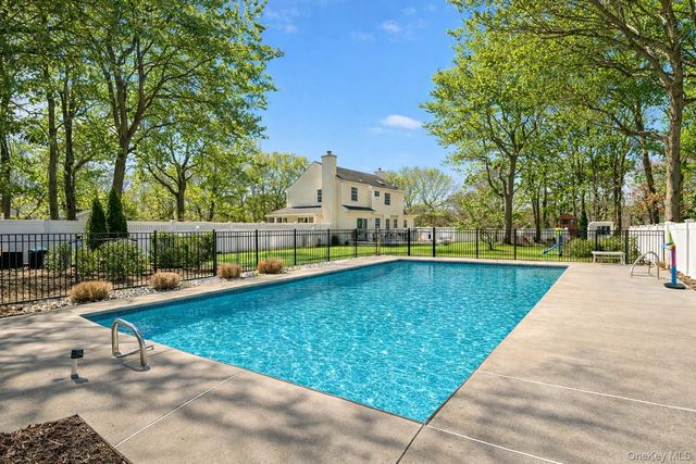 9 Village Drive, Medford, NY 11763