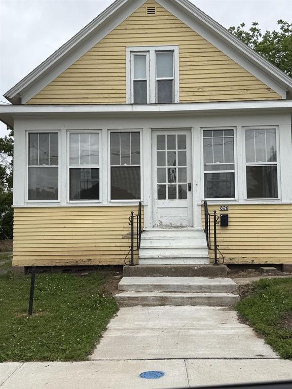 826 MCKINLEY STREET, Oshkosh, WI 54901