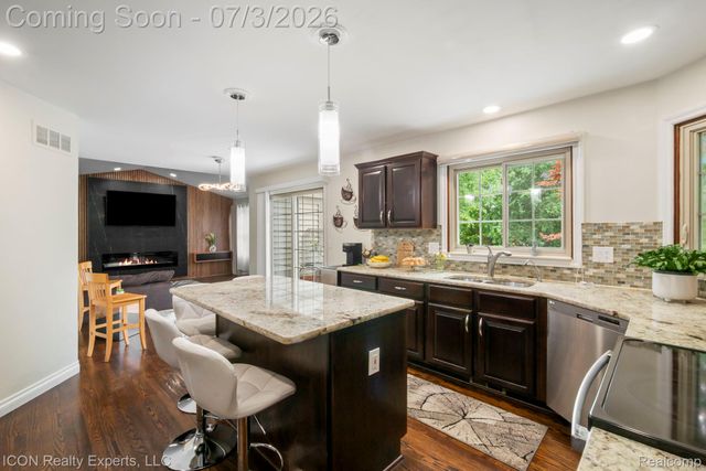 11016 Pembrooke Circle, Green Oak Township, MI 48178