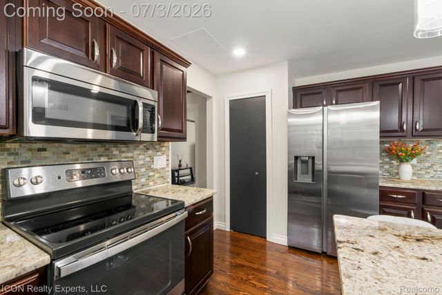 11016 Pembrooke Circle, Green Oak Township, MI 48178
