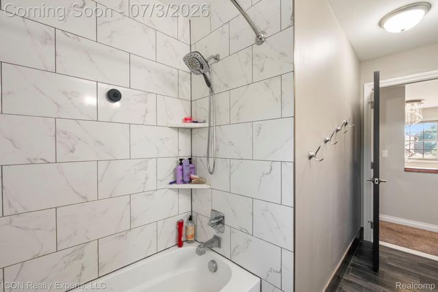 11016 Pembrooke Circle, Green Oak Township, MI 48178