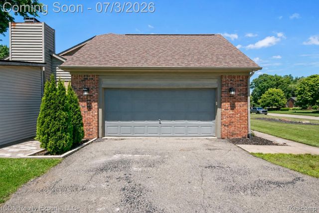 11016 Pembrooke Circle, Green Oak Township, MI 48178