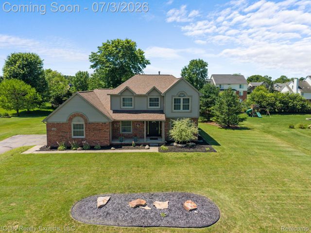 11016 Pembrooke Circle, Green Oak Township, MI 48178