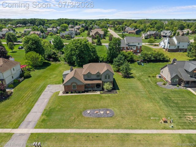 11016 Pembrooke Circle, Green Oak Township, MI 48178