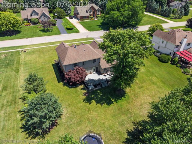 11016 Pembrooke Circle, Green Oak Township, MI 48178