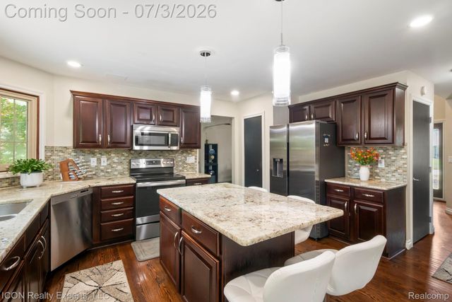 11016 Pembrooke Circle, Green Oak Township, MI 48178