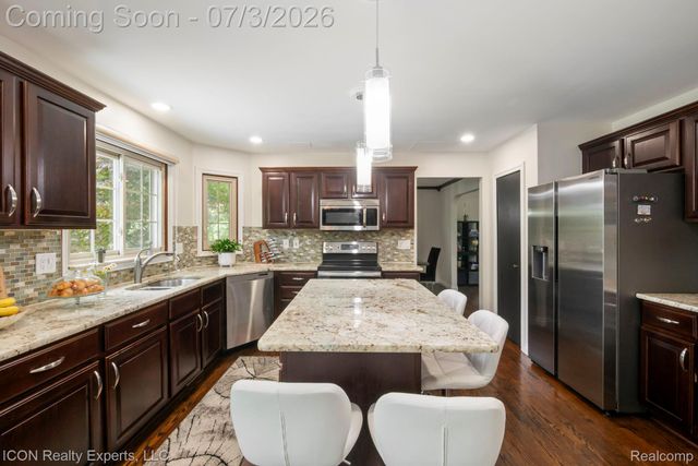 11016 Pembrooke Circle, Green Oak Township, MI 48178