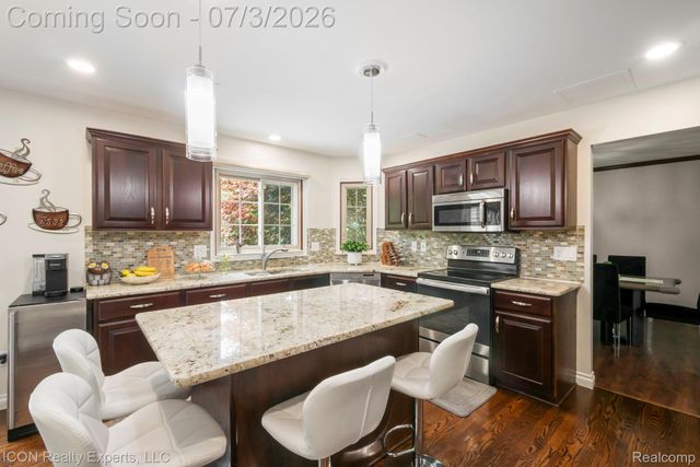 11016 Pembrooke Circle, Green Oak Township, MI 48178