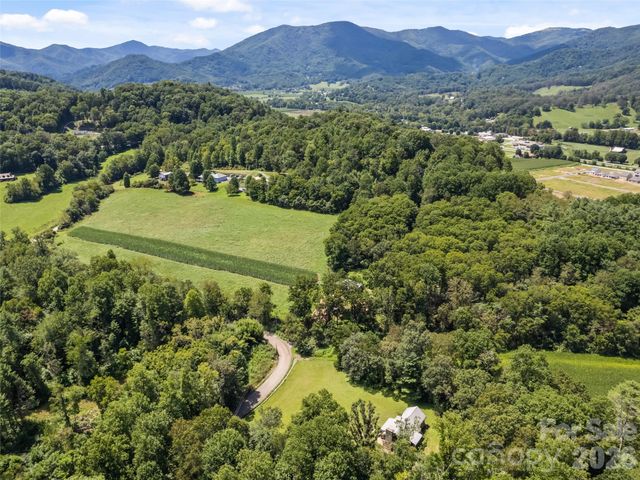831 Qualla Road, Waynesville, NC 28785