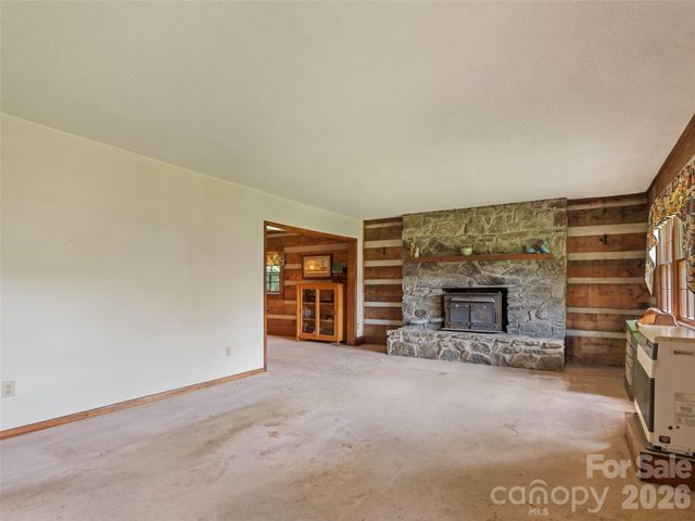 831 Qualla Road, Waynesville, NC 28785