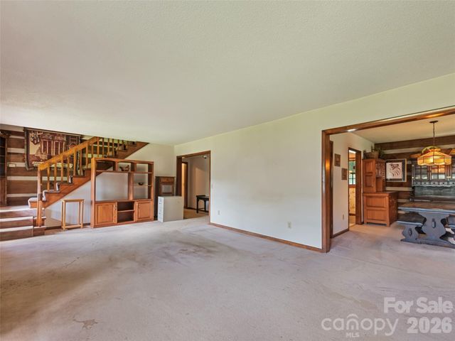 831 Qualla Road, Waynesville, NC 28785
