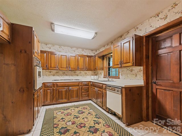 831 Qualla Road, Waynesville, NC 28785