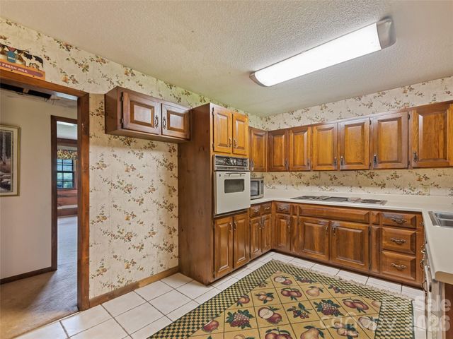 831 Qualla Road, Waynesville, NC 28785