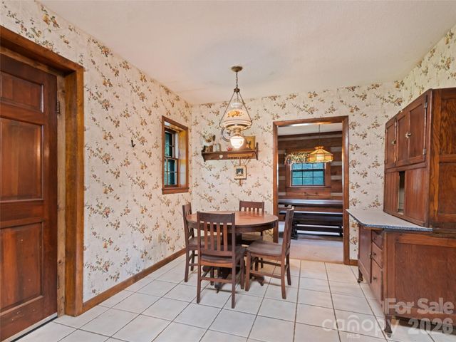 831 Qualla Road, Waynesville, NC 28785