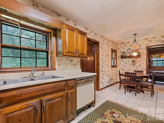 831 Qualla Road, Waynesville, NC 28785