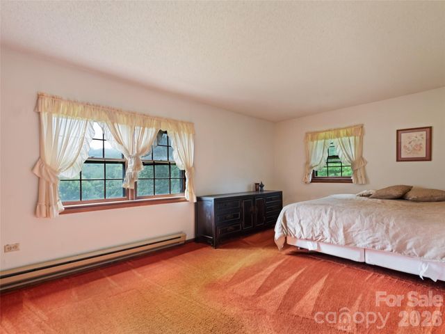 831 Qualla Road, Waynesville, NC 28785