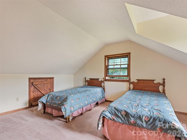 831 Qualla Road, Waynesville, NC 28785