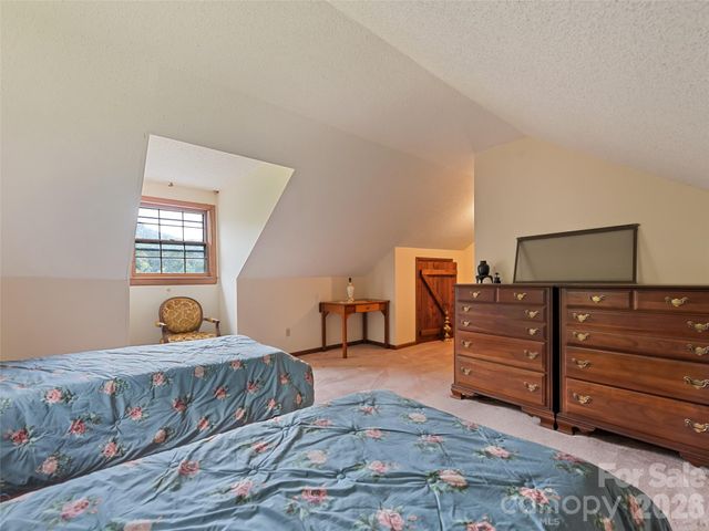 831 Qualla Road, Waynesville, NC 28785