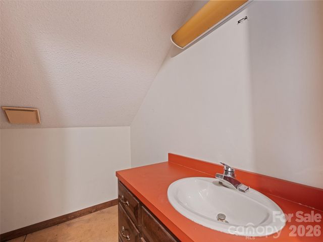 831 Qualla Road, Waynesville, NC 28785