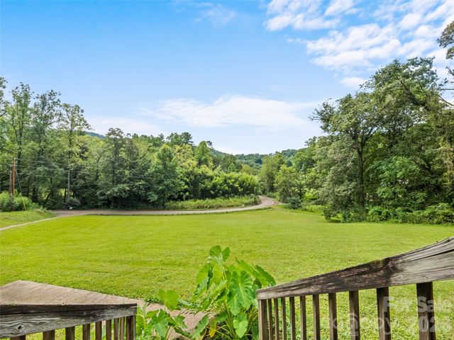 831 Qualla Road, Waynesville, NC 28785
