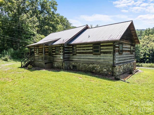 831 Qualla Road, Waynesville, NC 28785