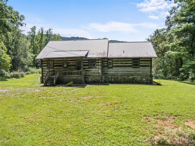831 Qualla Road, Waynesville, NC 28785