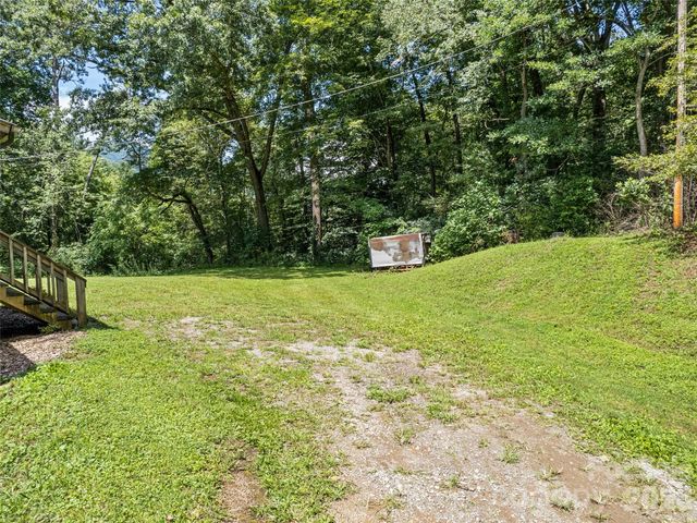 831 Qualla Road, Waynesville, NC 28785
