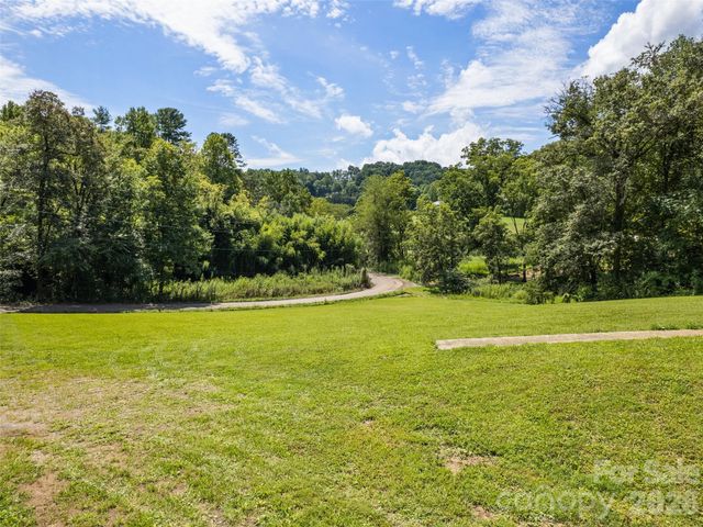 831 Qualla Road, Waynesville, NC 28785