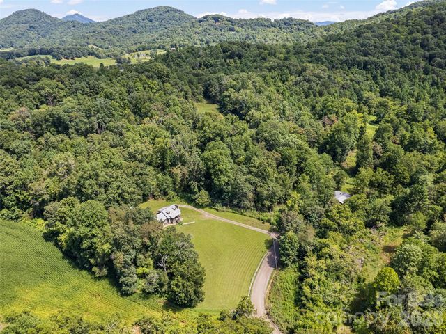 831 Qualla Road, Waynesville, NC 28785