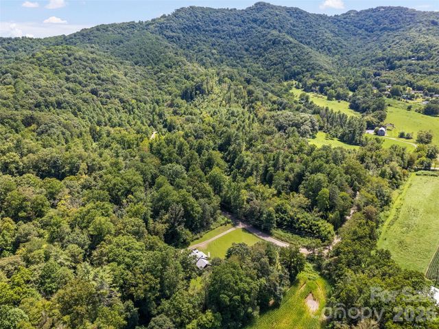 831 Qualla Road, Waynesville, NC 28785