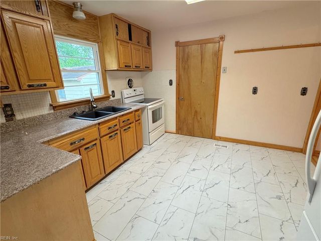 5007 Hazelwood RD, Hampton, VA 23605