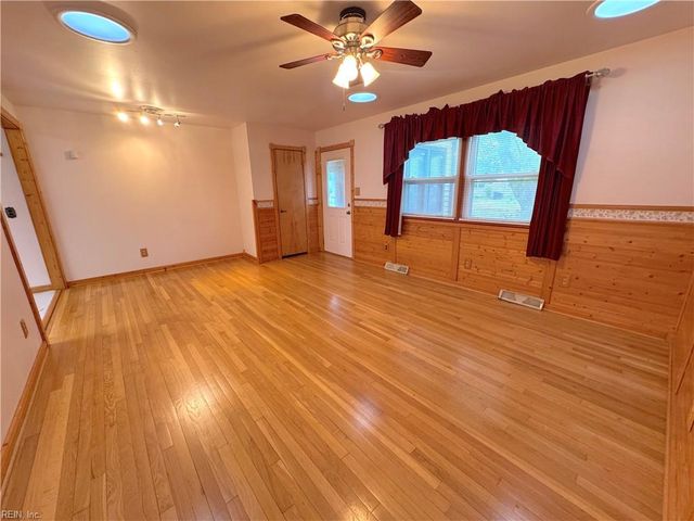 5007 Hazelwood RD, Hampton, VA 23605