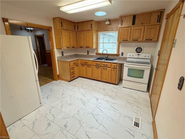 5007 Hazelwood RD, Hampton, VA 23605
