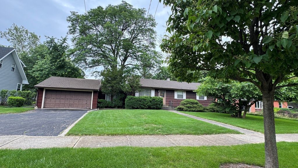814 E Illinois Street, Wheaton, IL 60187