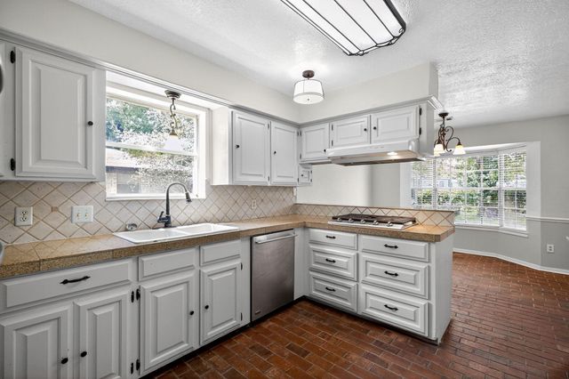 206 Staples Drive, Baytown, TX 77523