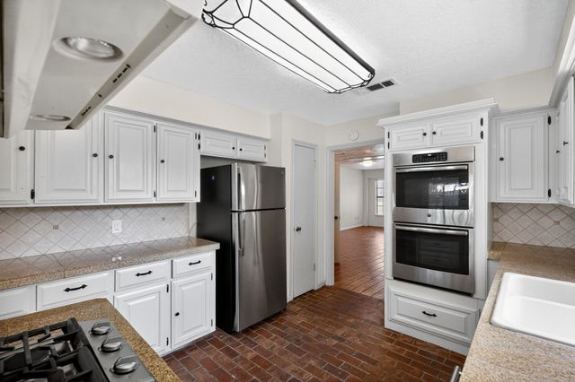 206 Staples Drive, Baytown, TX 77523