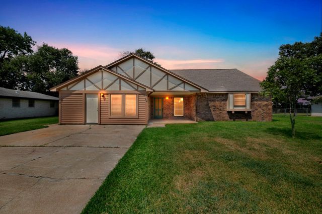 206 Staples Drive, Baytown, TX 77523