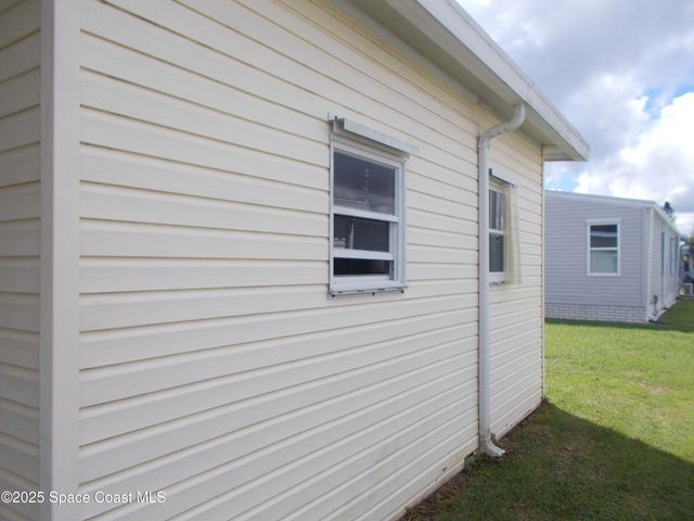 209 Kiwi Drive NE, Barefoot Bay, FL 32976