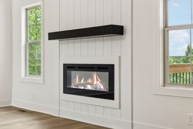 1075 Linder Ridge Rd, Woodlawn, TN 37191