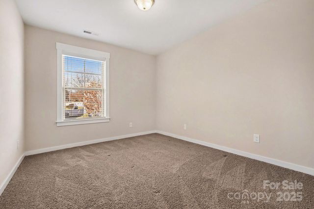 10004 Michael Crossing Drive, Charlotte, NC 28213