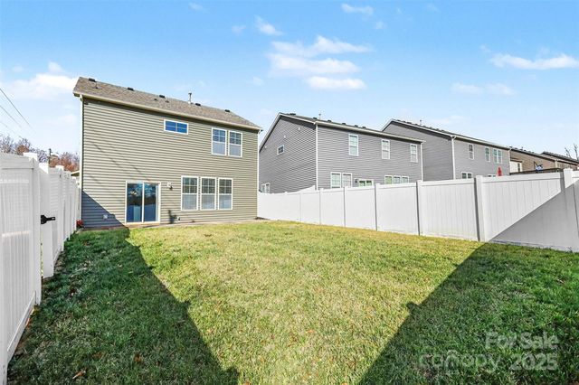 10004 Michael Crossing Drive, Charlotte, NC 28213