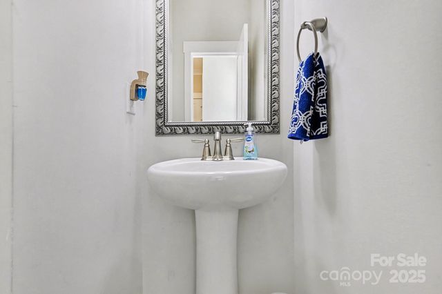 10004 Michael Crossing Drive, Charlotte, NC 28213