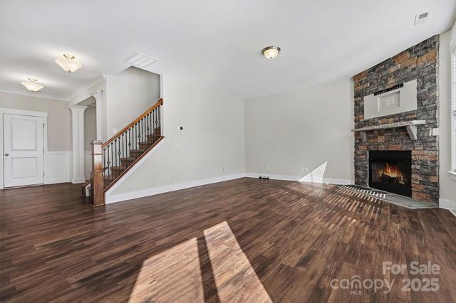 10004 Michael Crossing Drive, Charlotte, NC 28213