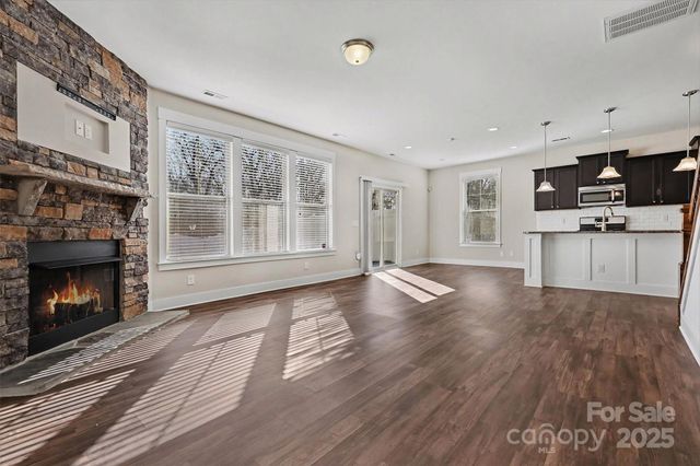 10004 Michael Crossing Drive, Charlotte, NC 28213