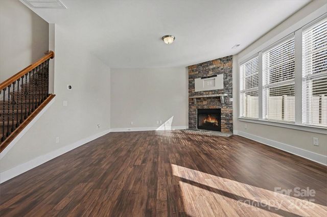 10004 Michael Crossing Drive, Charlotte, NC 28213