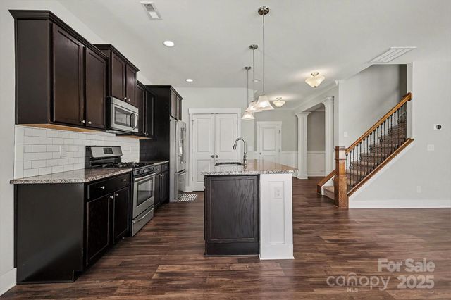 10004 Michael Crossing Drive, Charlotte, NC 28213