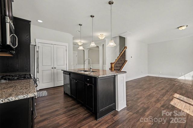 10004 Michael Crossing Drive, Charlotte, NC 28213