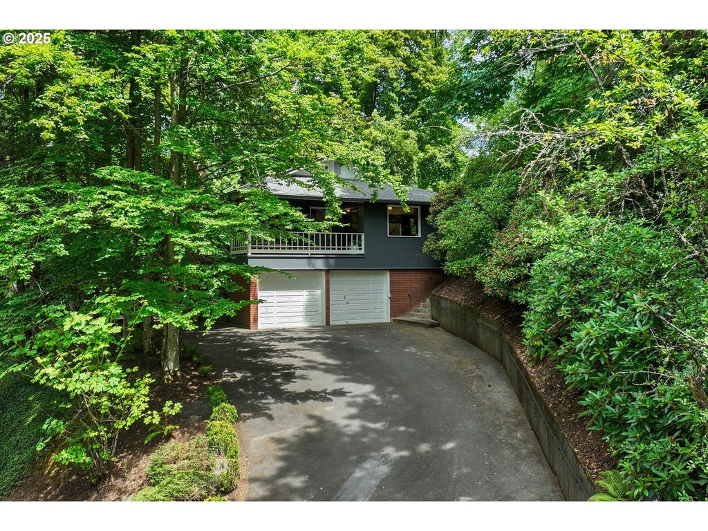 4940 Sw HUMPHREY PARK Rd, Portland, OR 97221