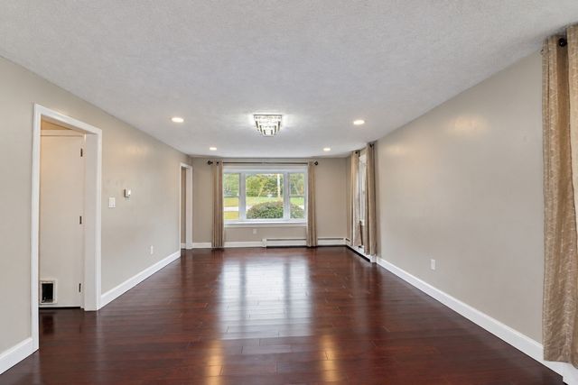 33 Summer St, Tyngsborough, MA 01879