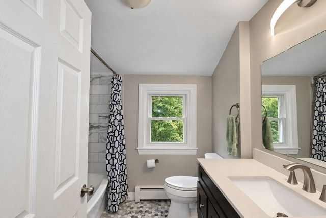 33 Summer St, Tyngsborough, MA 01879